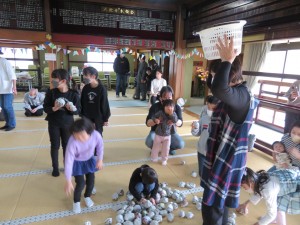 子供達が遊んでいる様子